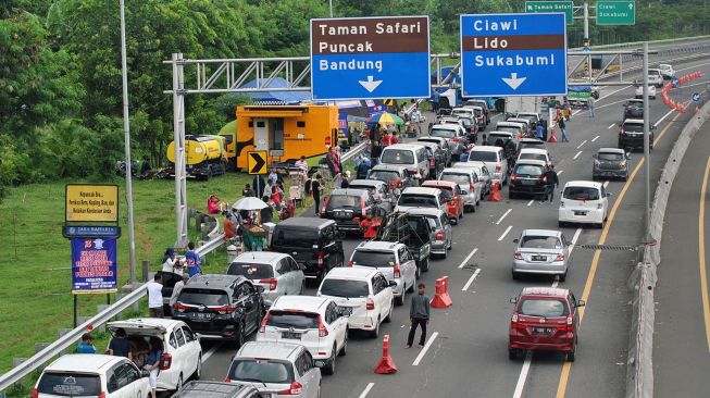 Jalur Puncak Macet